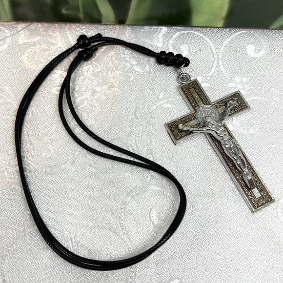 Source Unknown Other - Large cross necklace